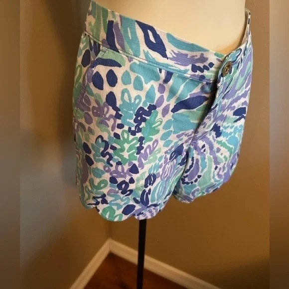 Lilly Pulitzer buttercup shorts - Picture 4 of 9